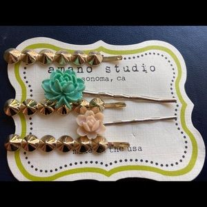 Assorted gold and floral Bobby pins
